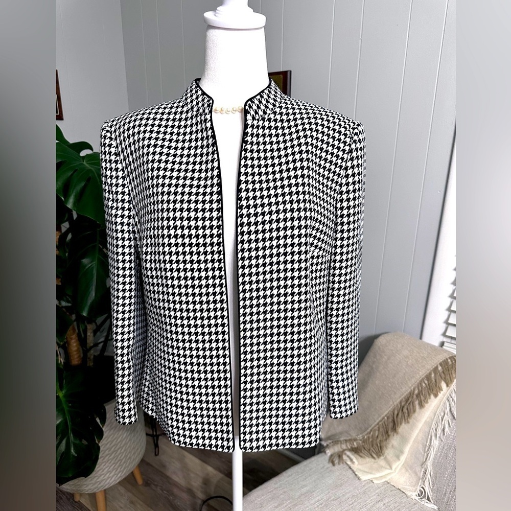 🛍️NWOT Kasper Black and white open front blazer jacket size 14 excellent.